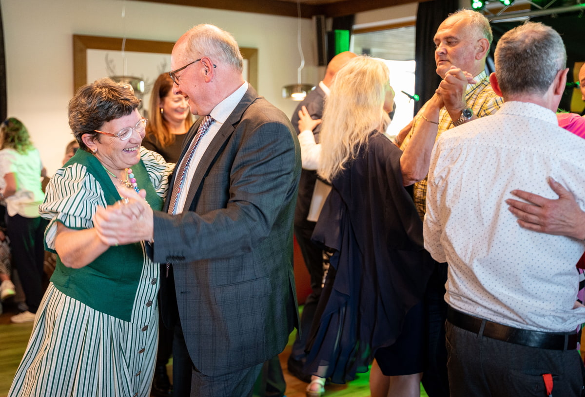 Ballbesucher beim Tanzen